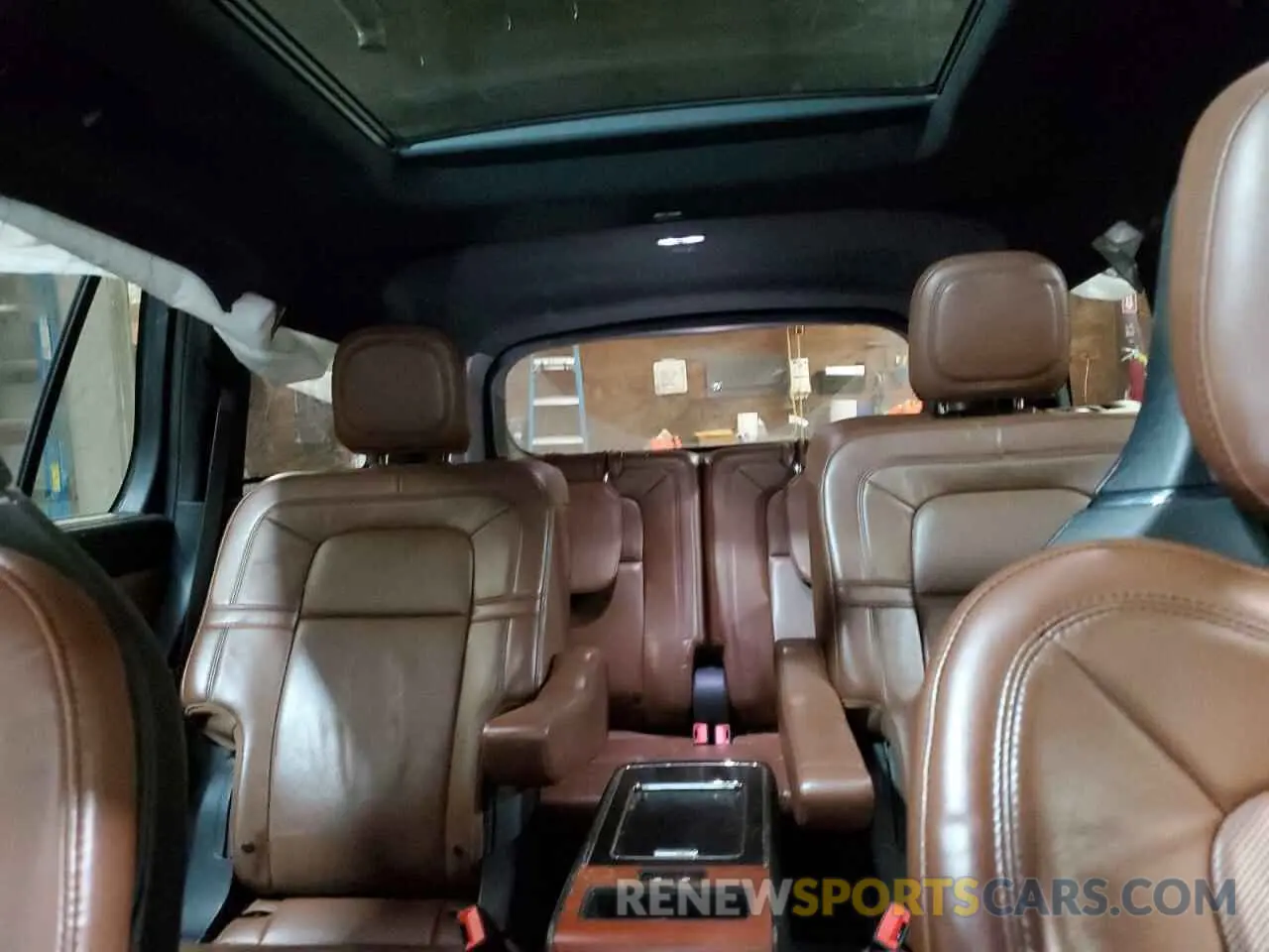 10 Photograph of a damaged car 5LM5J7XC3LGL16380 LINCOLN AVIATOR 2020