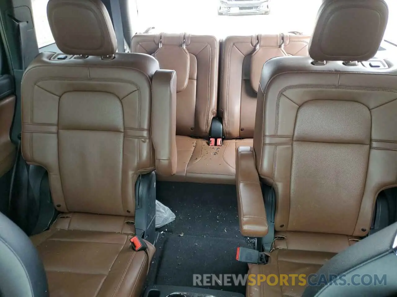 10 Photograph of a damaged car 5LM5J7XC6LGL06877 LINCOLN AVIATOR 2020