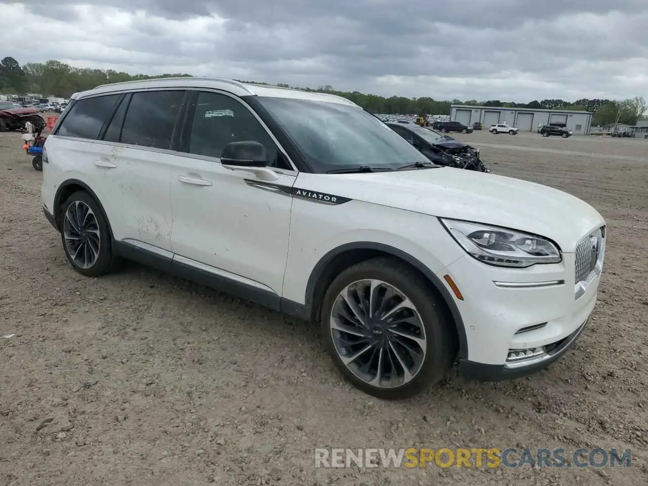 4 Photograph of a damaged car 5LM5J7XC6LGL06877 LINCOLN AVIATOR 2020