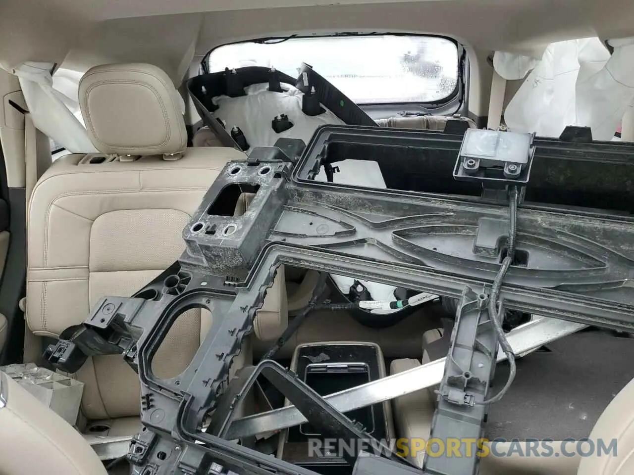 10 Photograph of a damaged car 5LM5J7XC6LGL29401 LINCOLN AVIATOR 2020