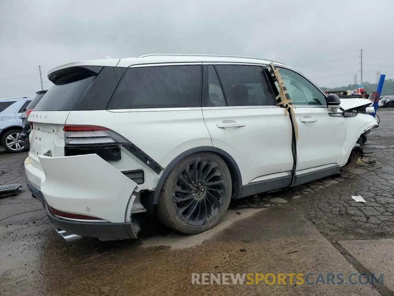 3 Photograph of a damaged car 5LM5J7XC6LGL29401 LINCOLN AVIATOR 2020