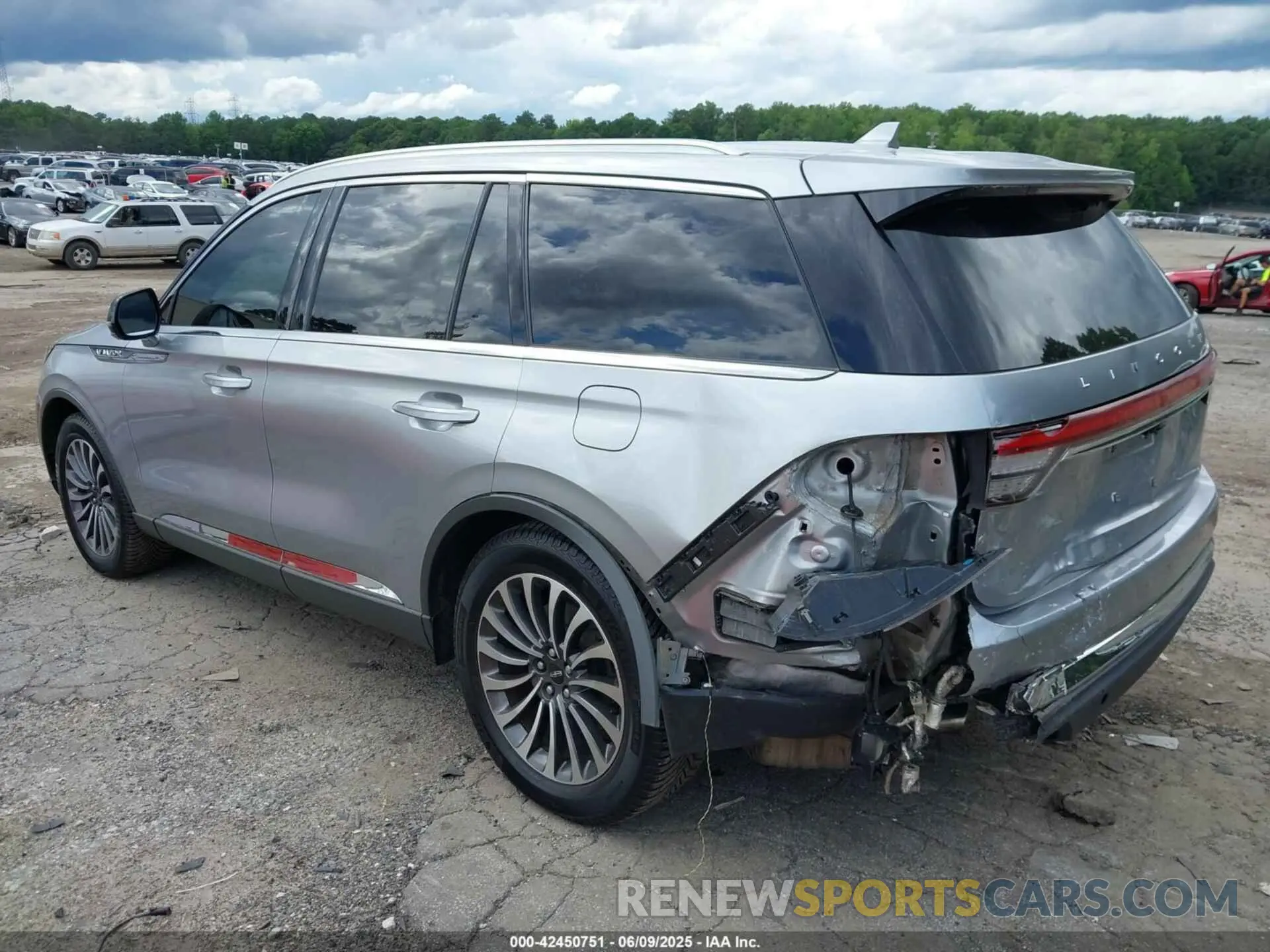 3 Photograph of a damaged car 5LM5J7XC7LGL15541 LINCOLN AVIATOR 2020