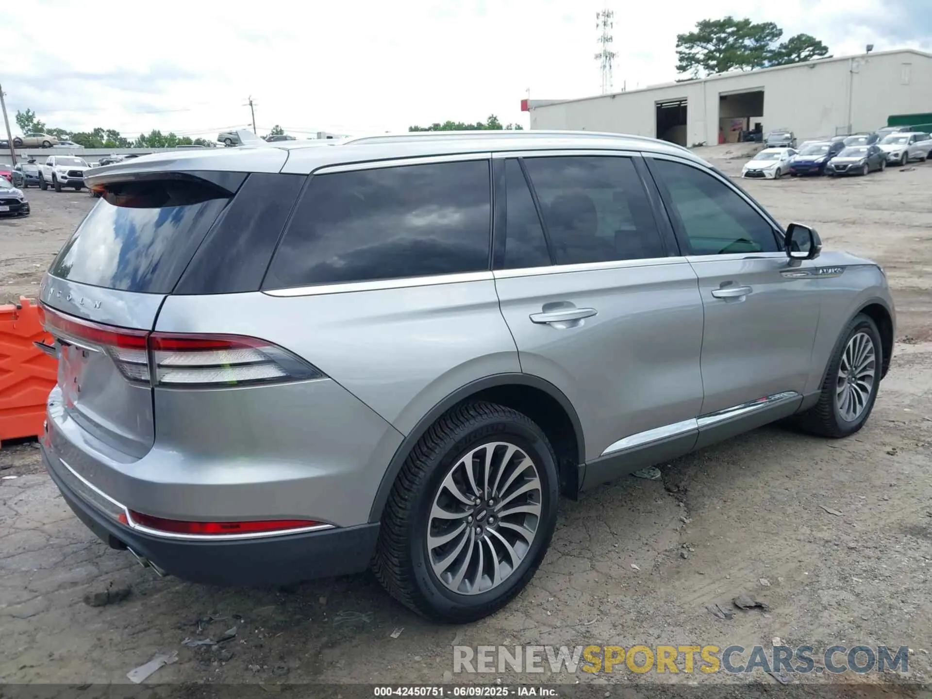 4 Photograph of a damaged car 5LM5J7XC7LGL15541 LINCOLN AVIATOR 2020