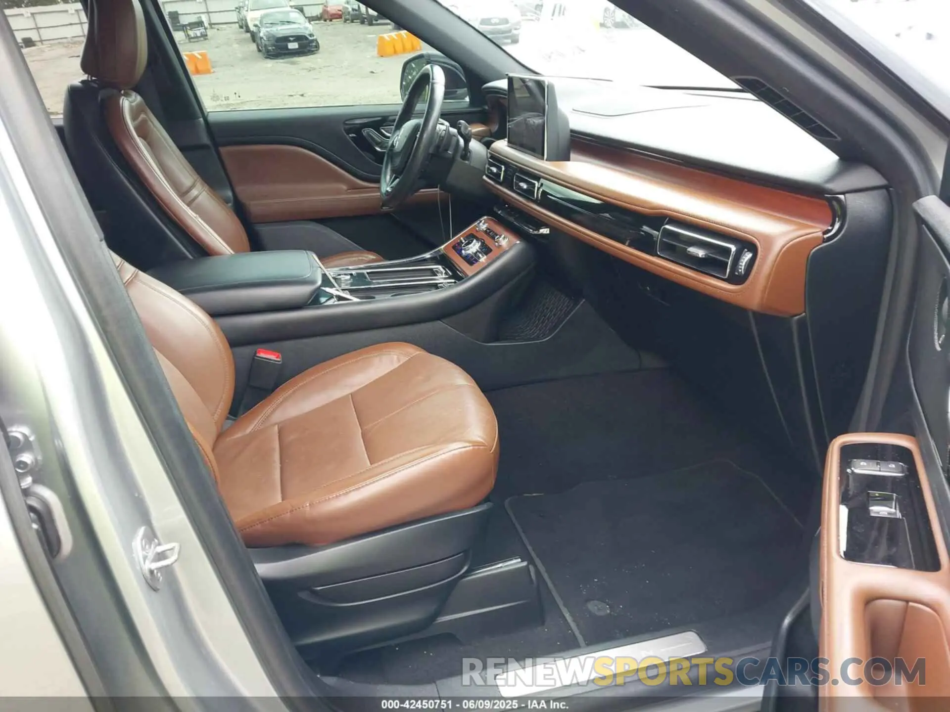 5 Photograph of a damaged car 5LM5J7XC7LGL15541 LINCOLN AVIATOR 2020
