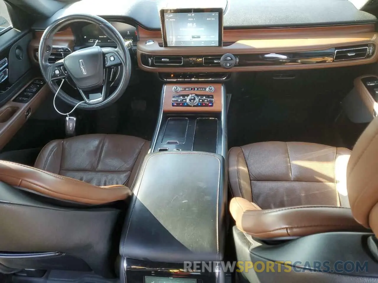 8 Photograph of a damaged car 5LM5J7XC7LGL17306 LINCOLN AVIATOR 2020