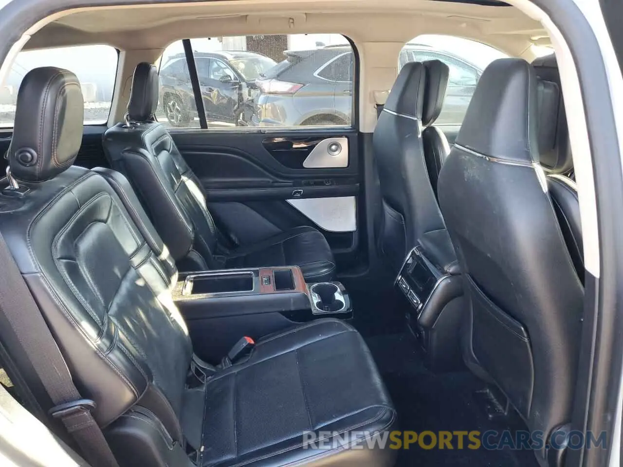11 Photograph of a damaged car 5LM5J7XC7LGL30976 LINCOLN AVIATOR 2020