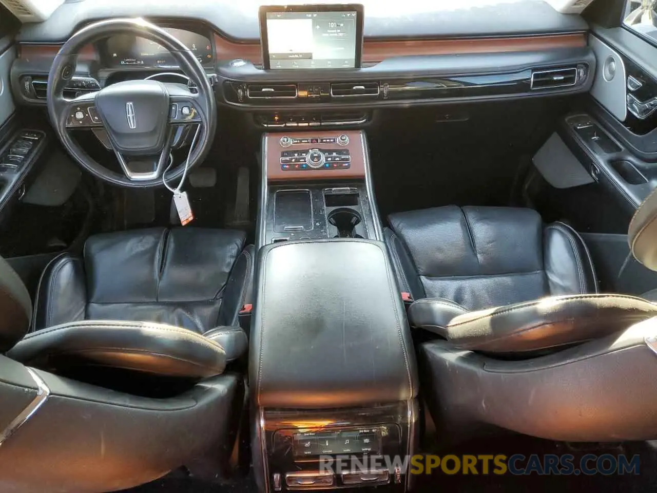 8 Photograph of a damaged car 5LM5J7XC7LGL30976 LINCOLN AVIATOR 2020