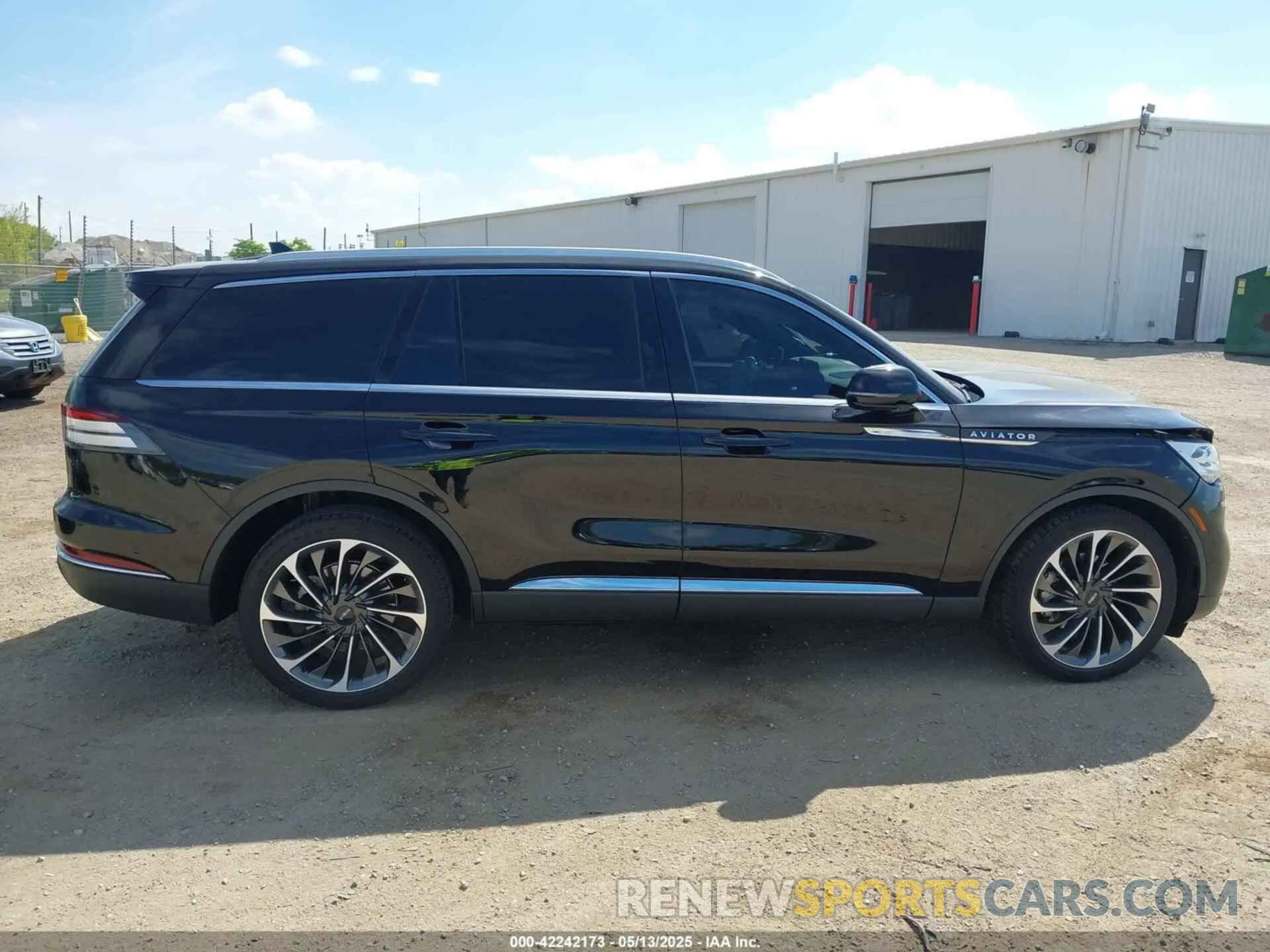 13 Photograph of a damaged car 5LM5J7XC7LGL37068 LINCOLN AVIATOR 2020