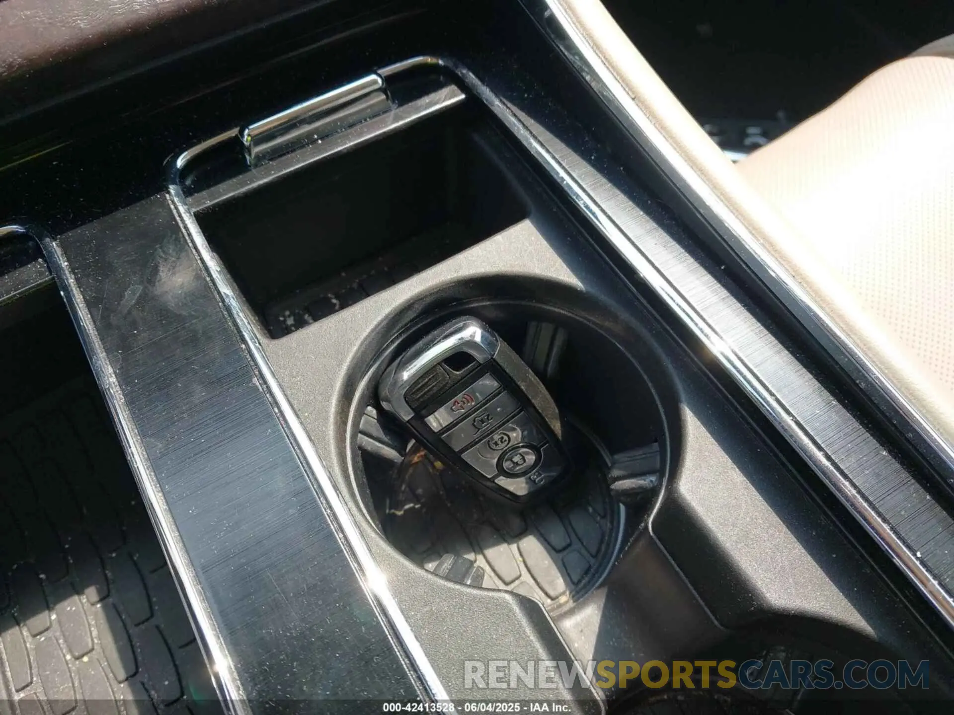 11 Photograph of a damaged car 5LM5J7XC8LGL00255 LINCOLN AVIATOR 2020