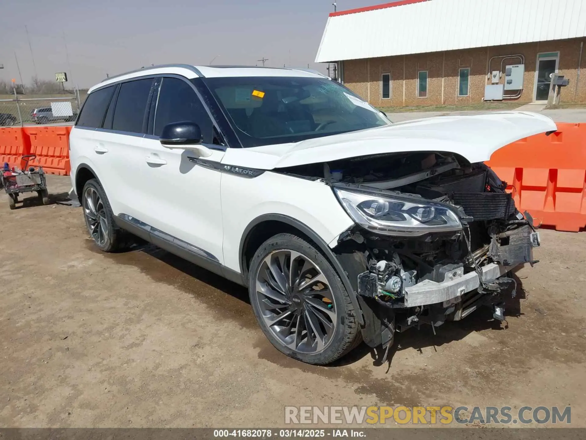1 Photograph of a damaged car 5LM5J7XC8LGL11059 LINCOLN AVIATOR 2020