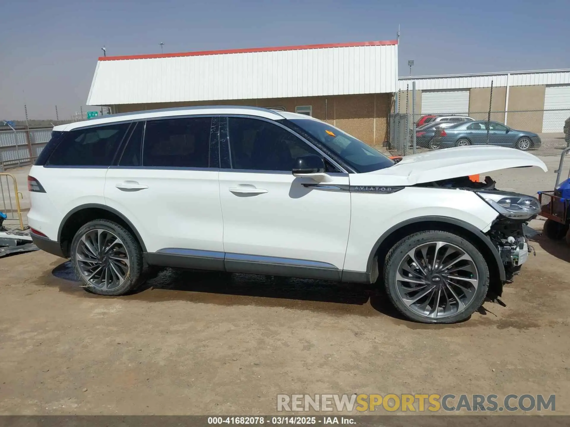 14 Photograph of a damaged car 5LM5J7XC8LGL11059 LINCOLN AVIATOR 2020