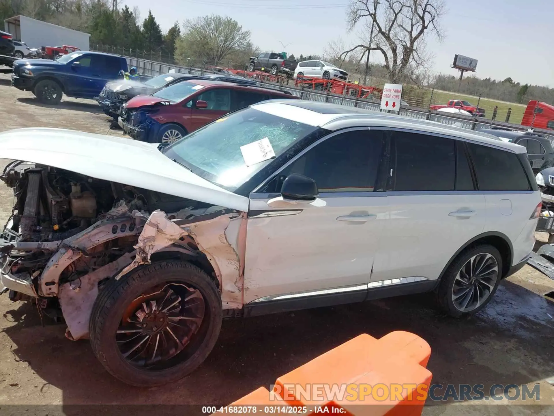 15 Photograph of a damaged car 5LM5J7XC8LGL11059 LINCOLN AVIATOR 2020