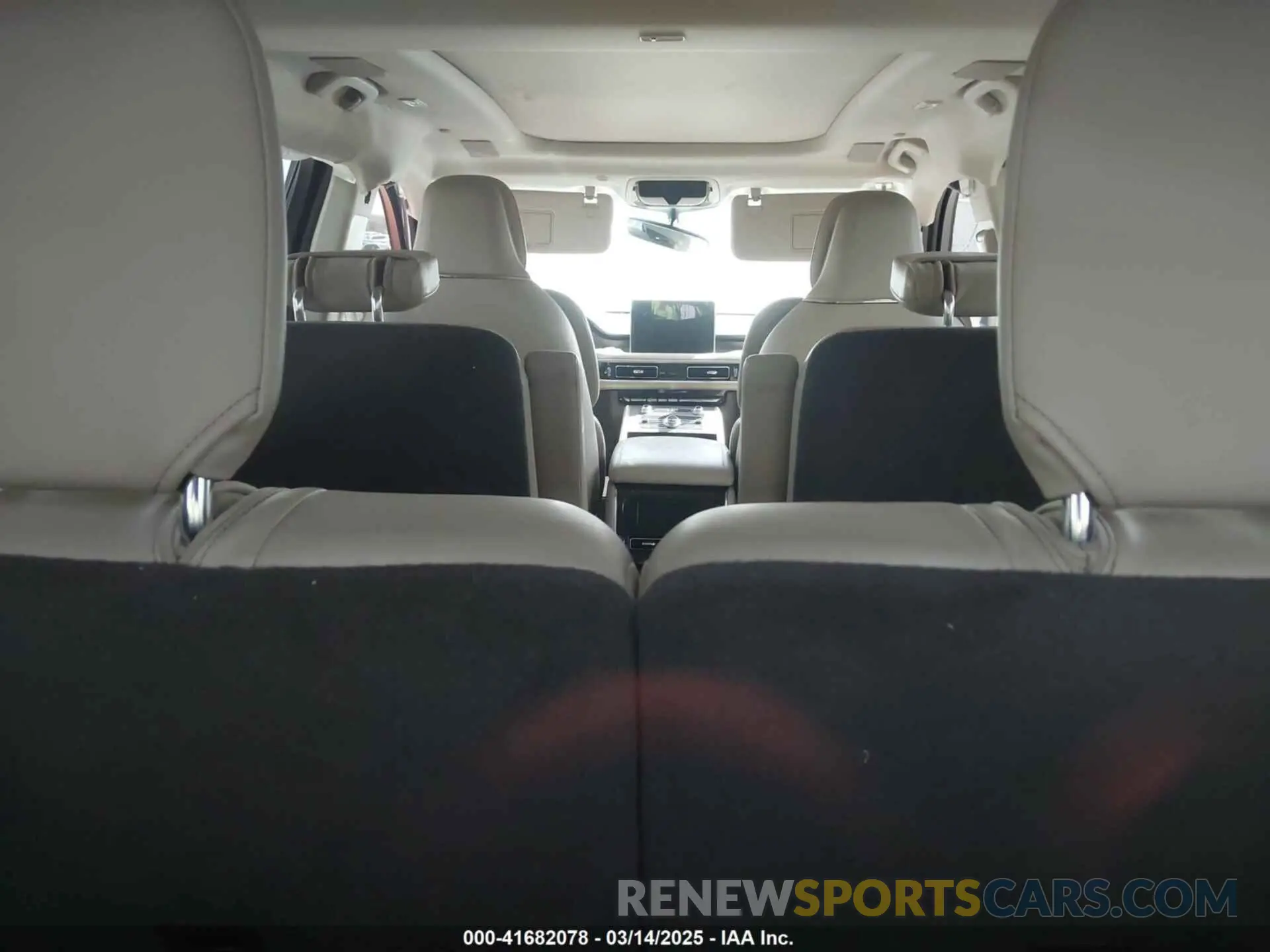 19 Photograph of a damaged car 5LM5J7XC8LGL11059 LINCOLN AVIATOR 2020