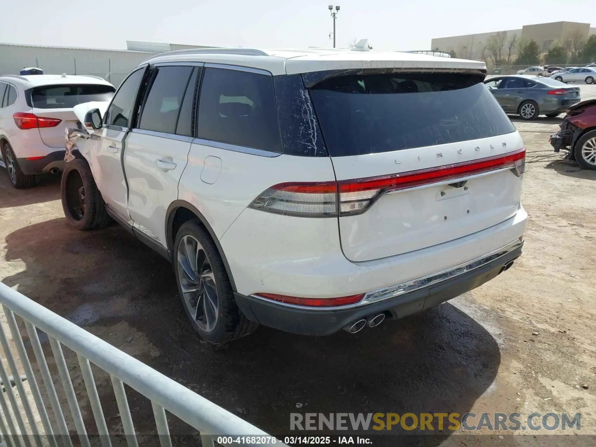 3 Photograph of a damaged car 5LM5J7XC8LGL11059 LINCOLN AVIATOR 2020