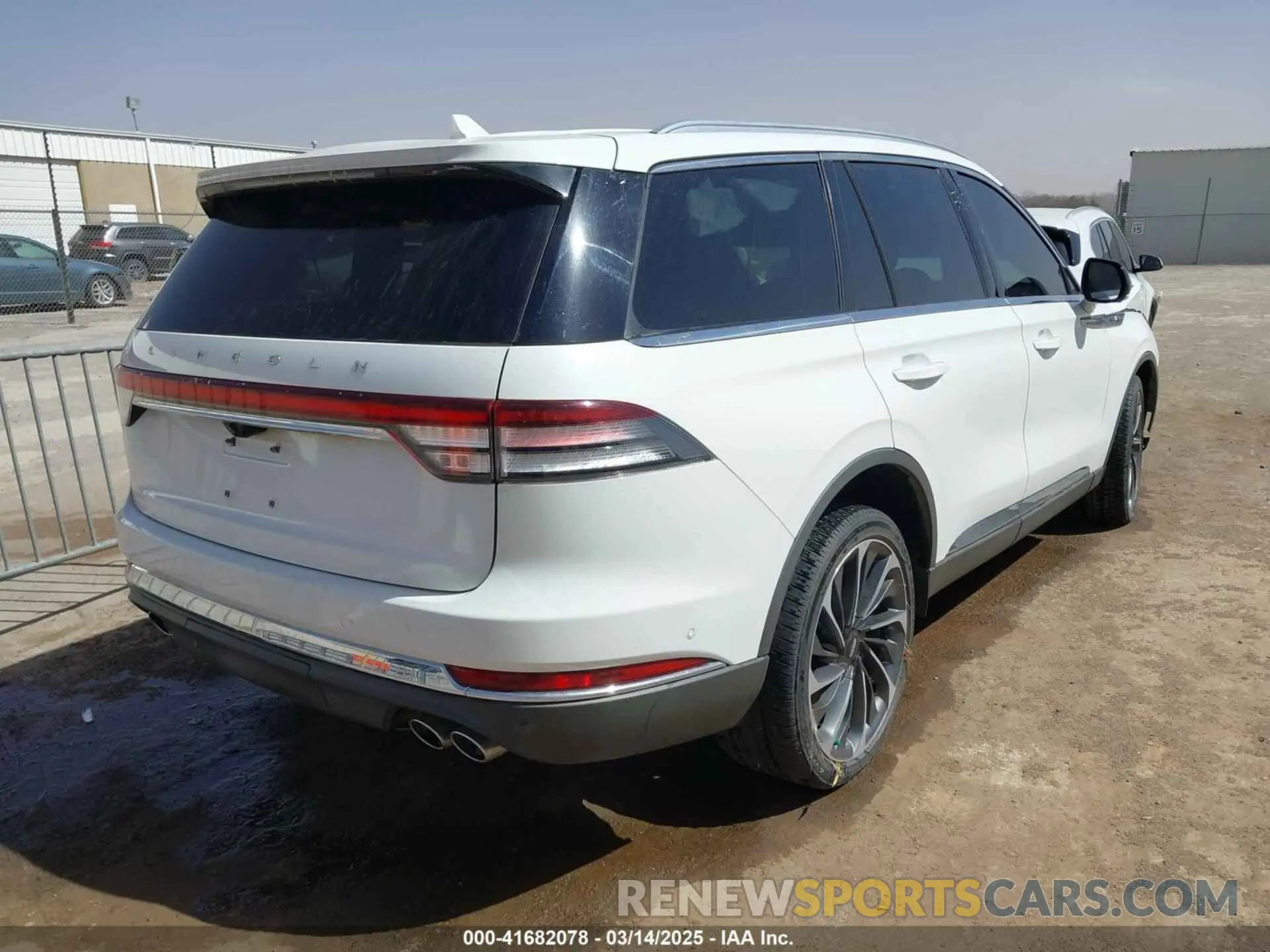 4 Photograph of a damaged car 5LM5J7XC8LGL11059 LINCOLN AVIATOR 2020