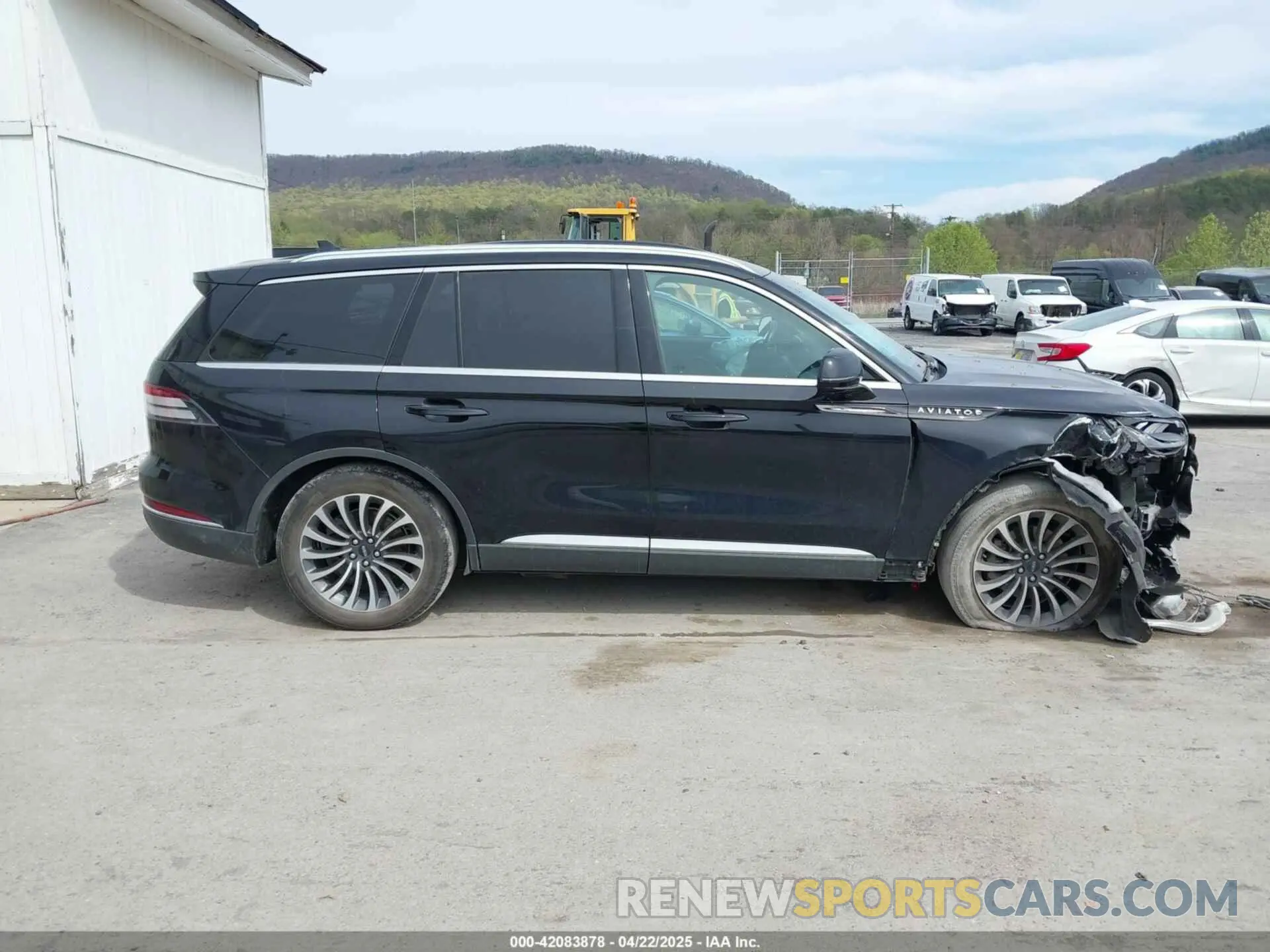 13 Photograph of a damaged car 5LM5J7XC8LGL19646 LINCOLN AVIATOR 2020