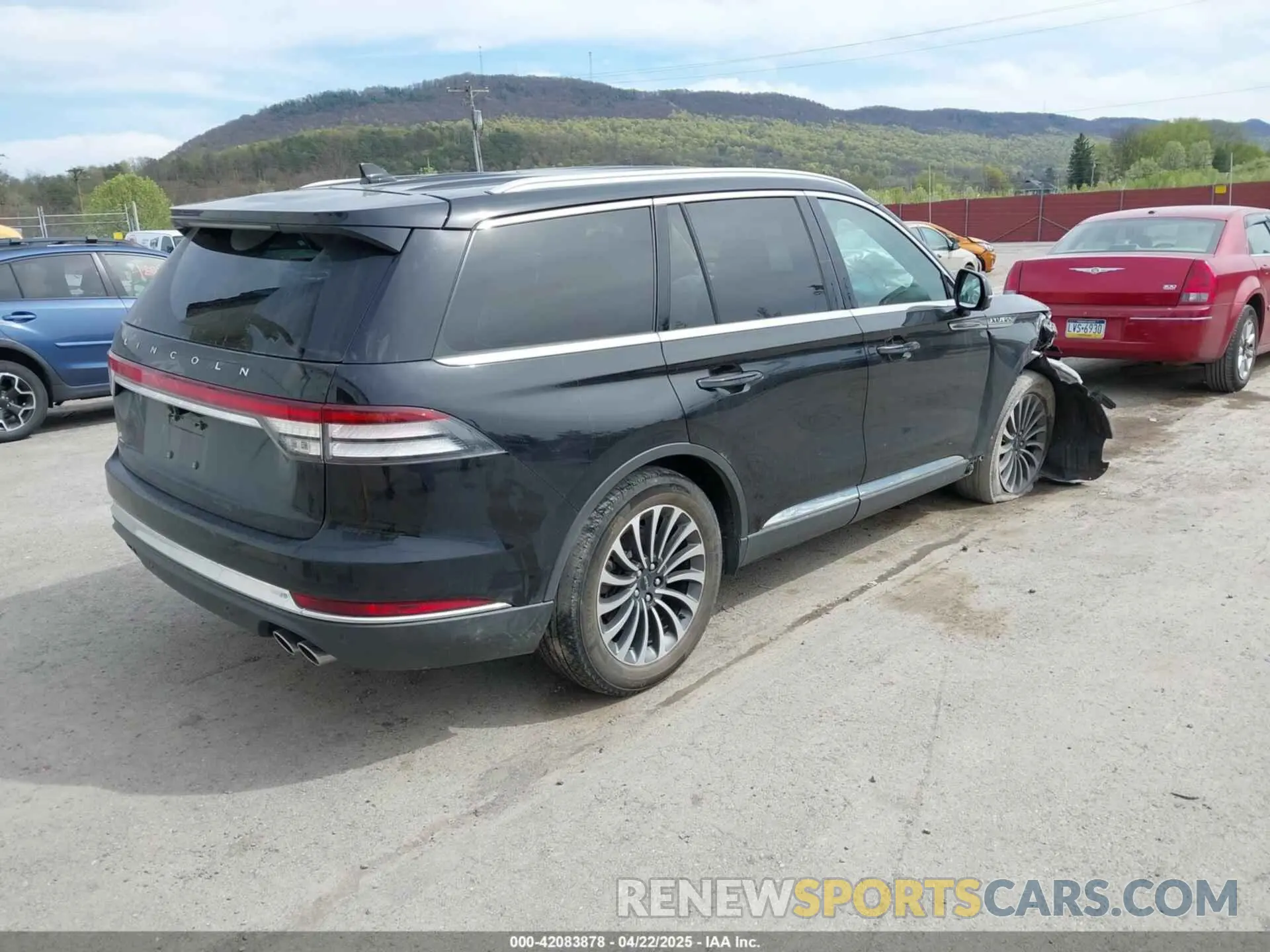 4 Photograph of a damaged car 5LM5J7XC8LGL19646 LINCOLN AVIATOR 2020