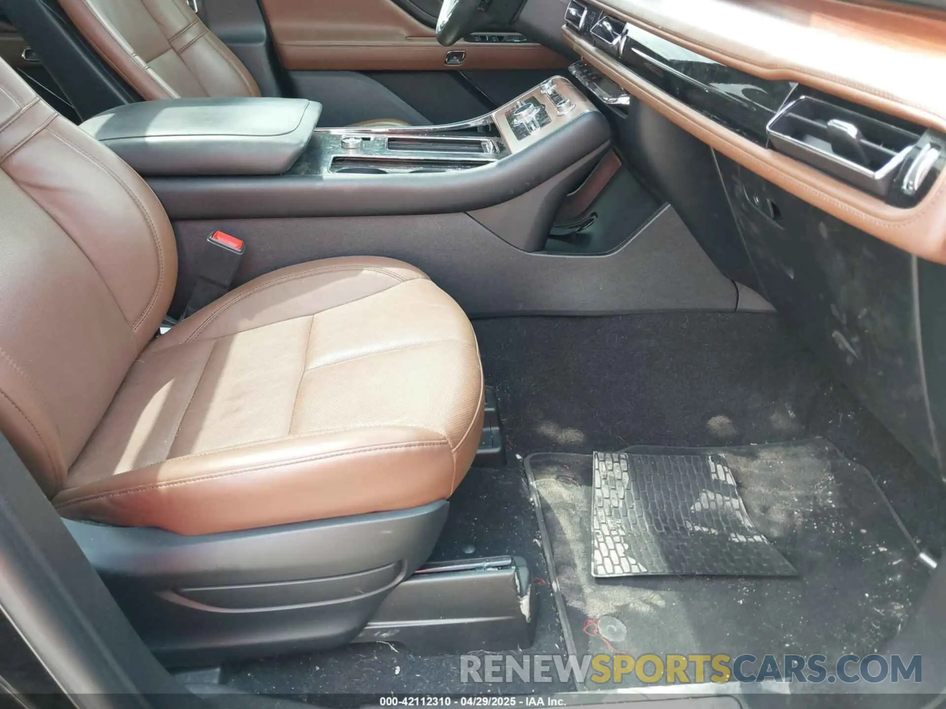 5 Photograph of a damaged car 5LM5J7XC9LGL24872 LINCOLN AVIATOR 2020