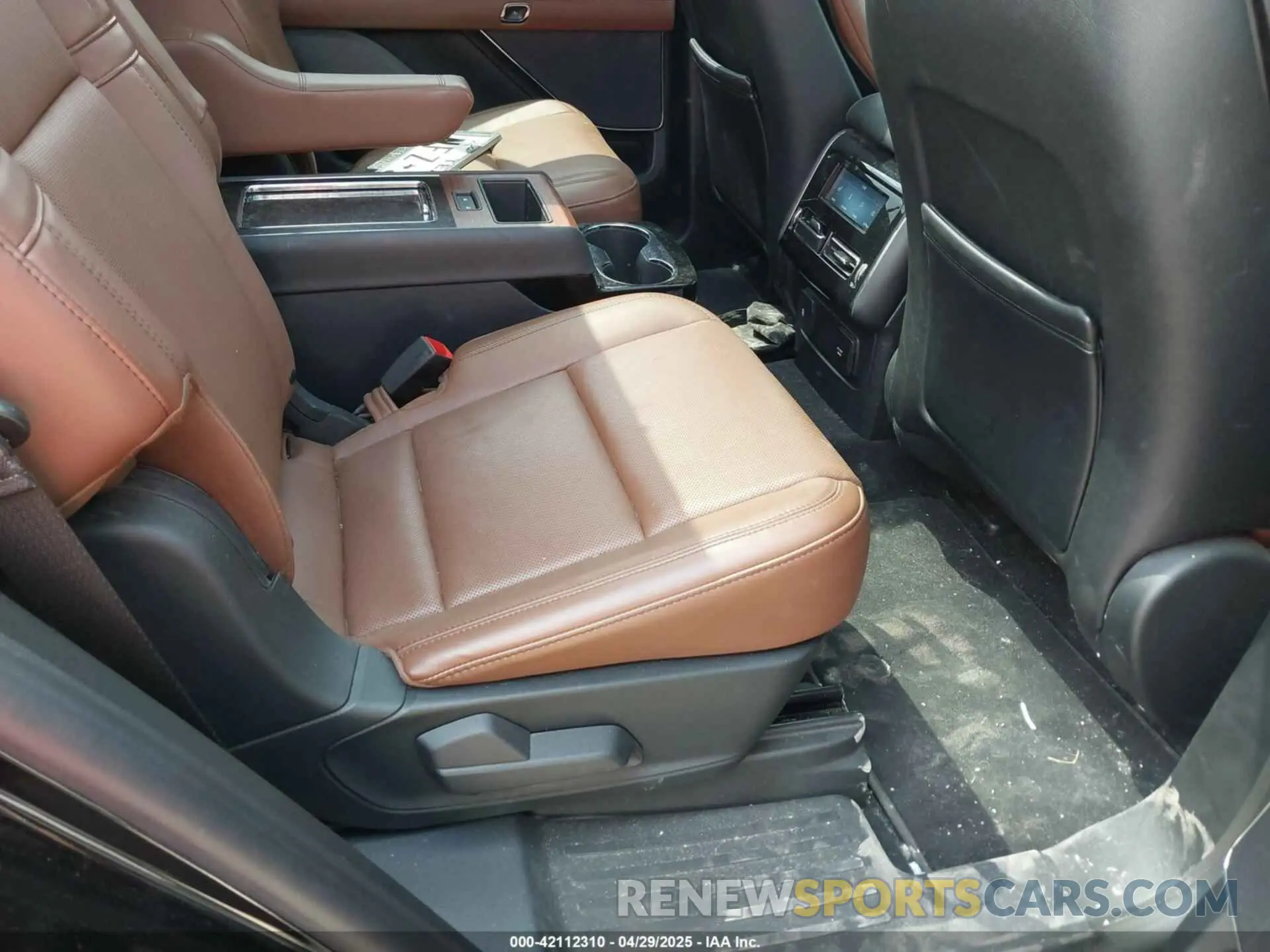 8 Photograph of a damaged car 5LM5J7XC9LGL24872 LINCOLN AVIATOR 2020