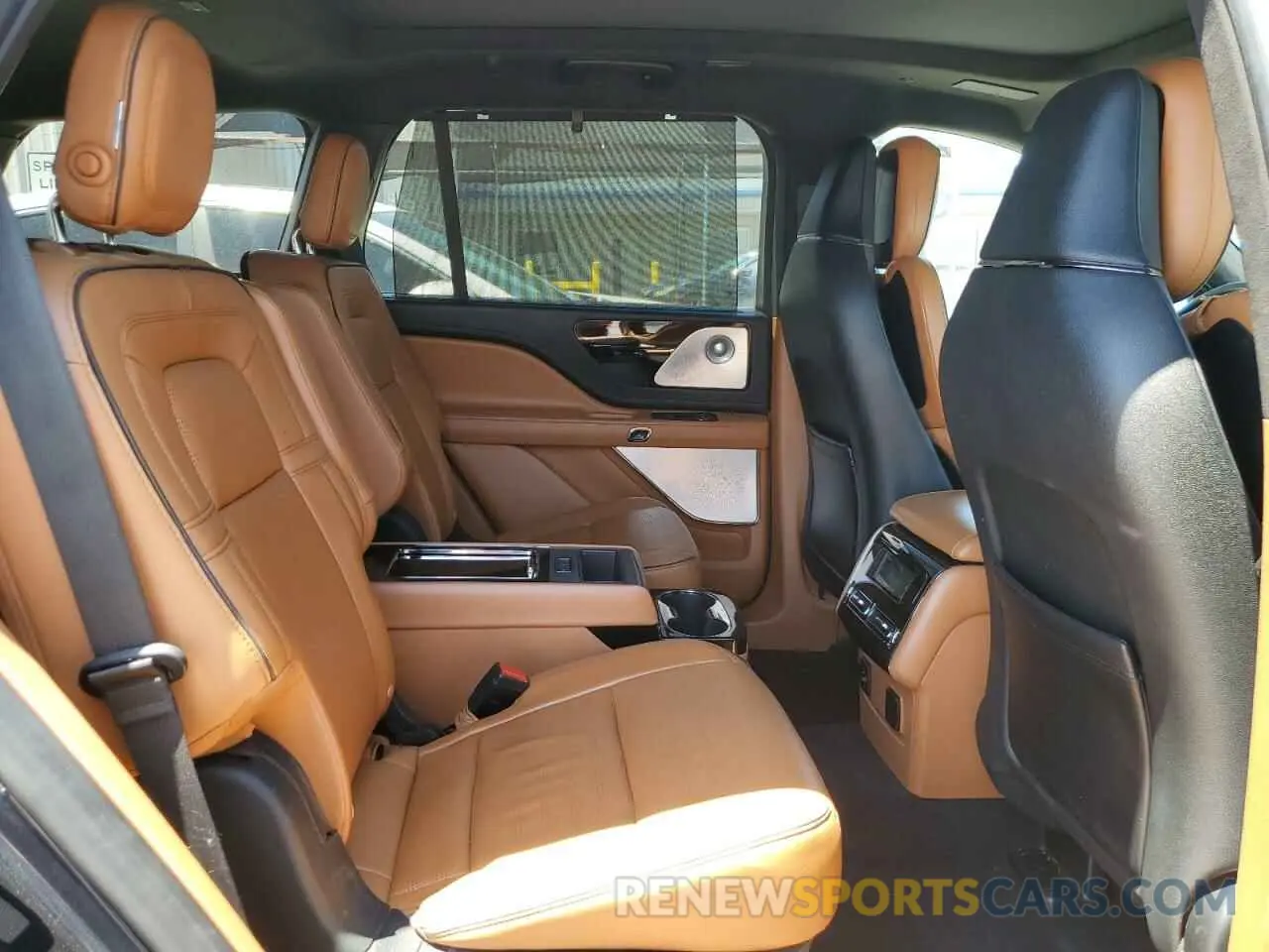 11 Photograph of a damaged car 5LMYJ9YY7LGL18829 LINCOLN AVIATOR 2020