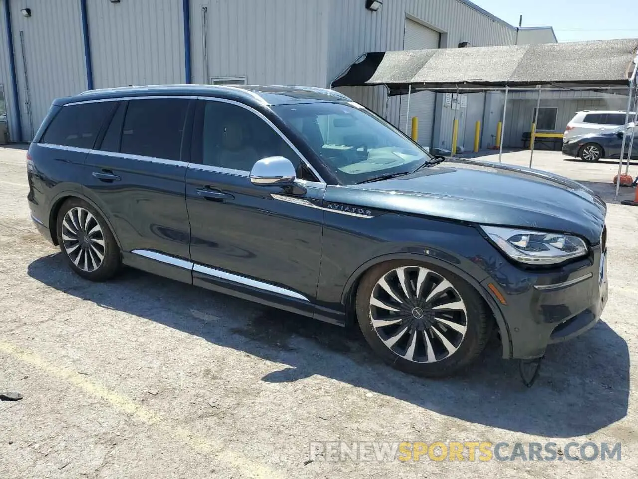 4 Photograph of a damaged car 5LMYJ9YY7LGL18829 LINCOLN AVIATOR 2020