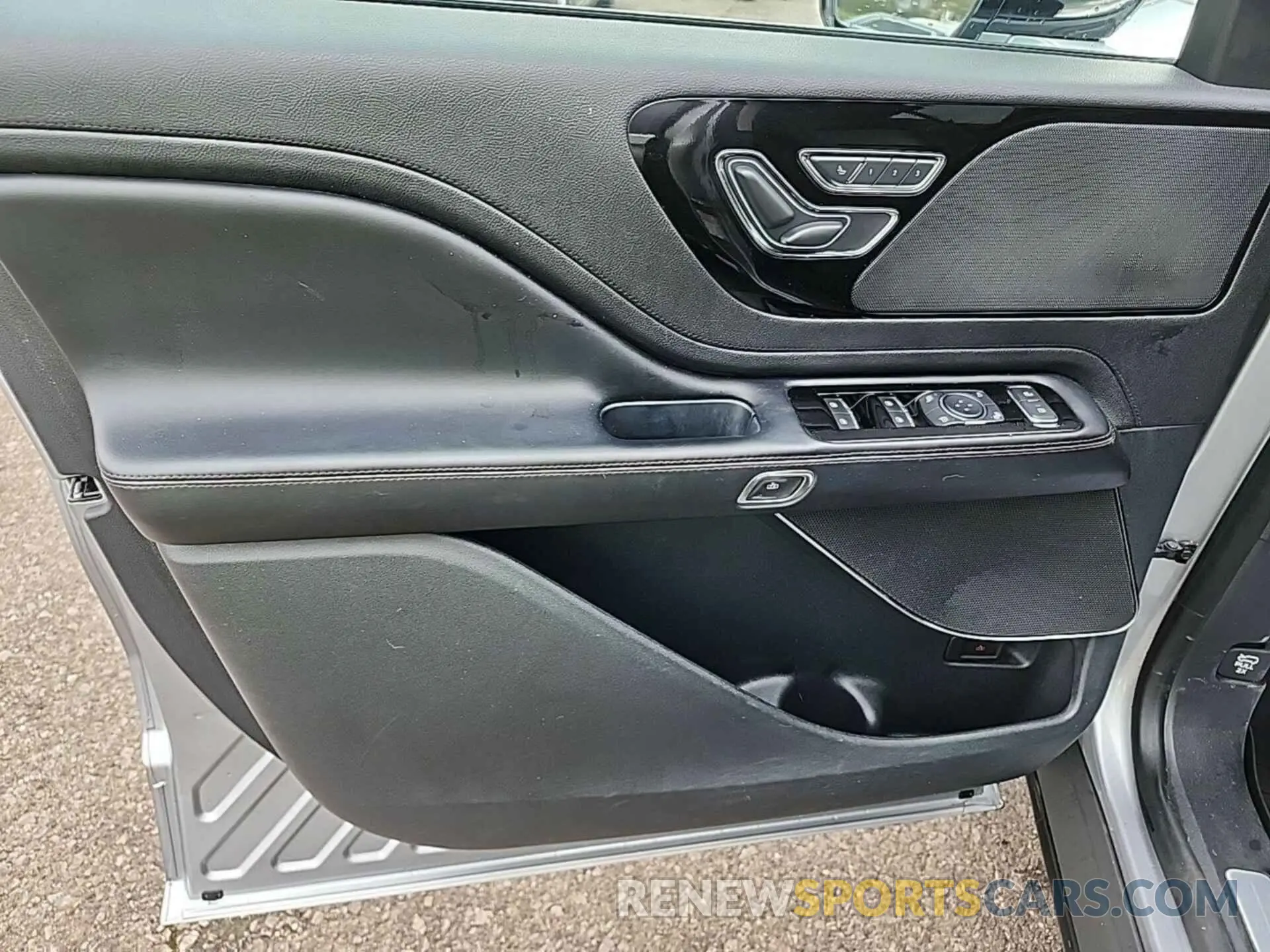 12 Photograph of a damaged car 5LM5J6WC4MGL08043 LINCOLN AVIATOR 2021