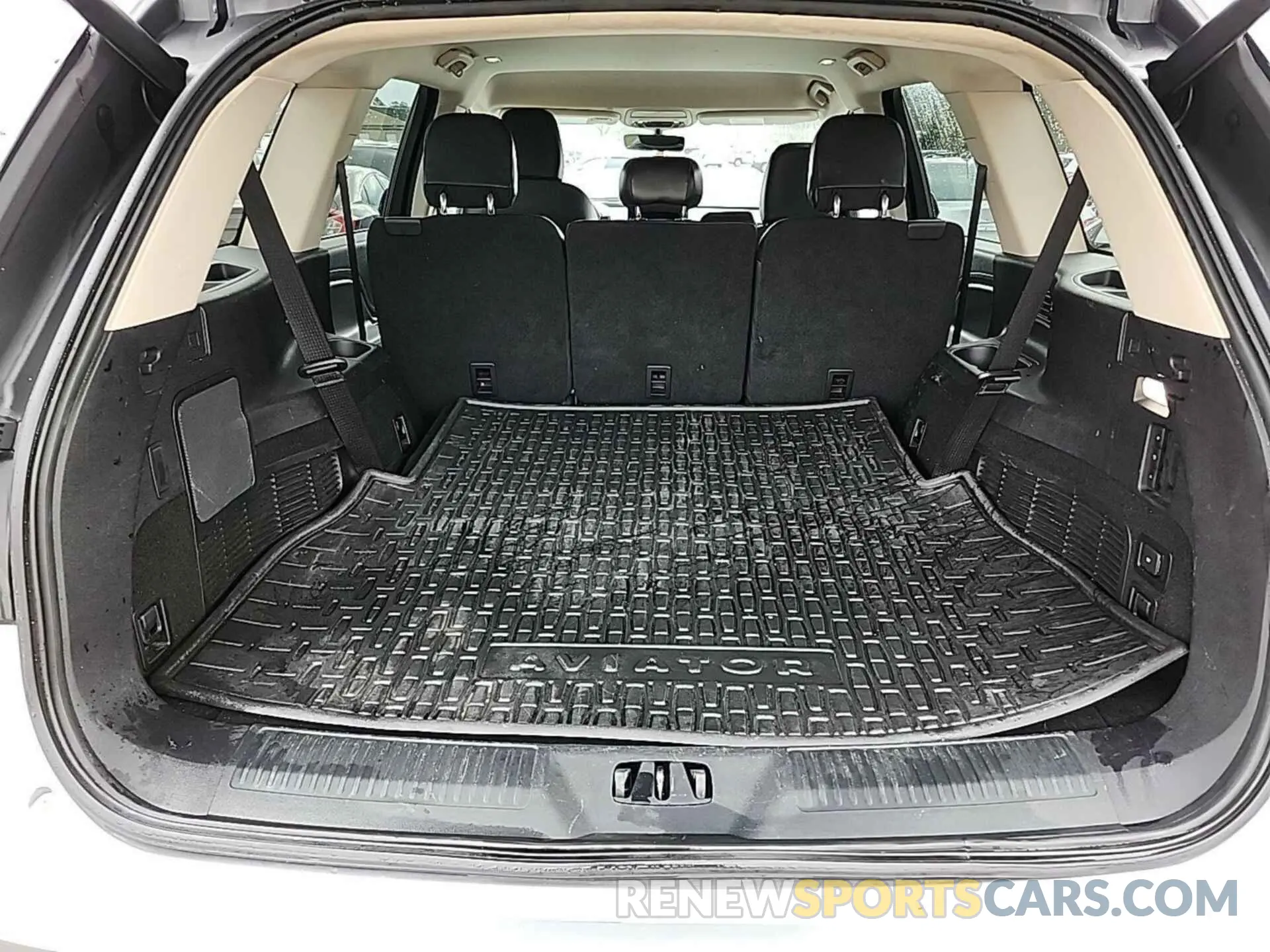 3 Photograph of a damaged car 5LM5J6WC4MGL08043 LINCOLN AVIATOR 2021