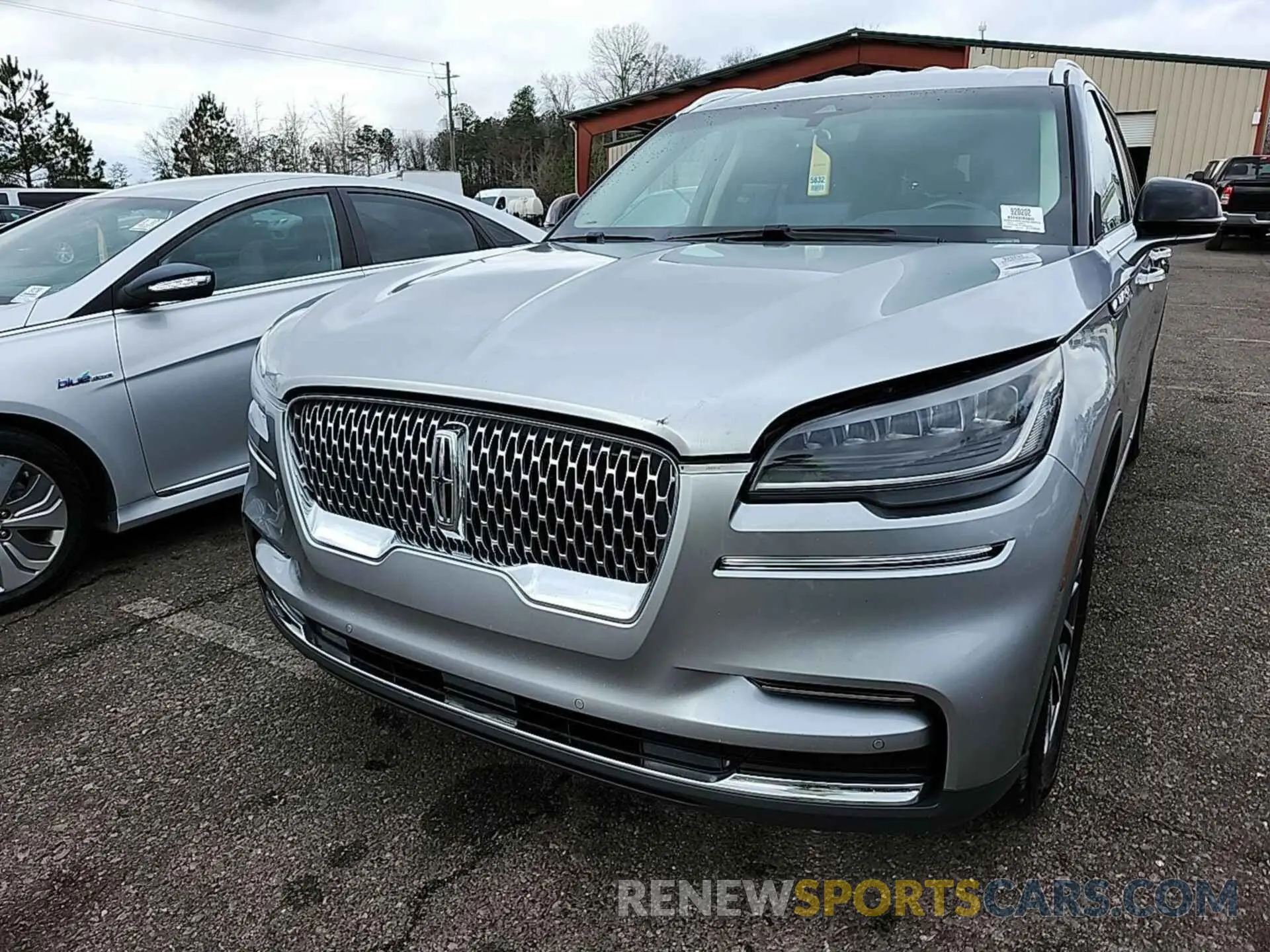 4 Photograph of a damaged car 5LM5J6WC4MGL08043 LINCOLN AVIATOR 2021