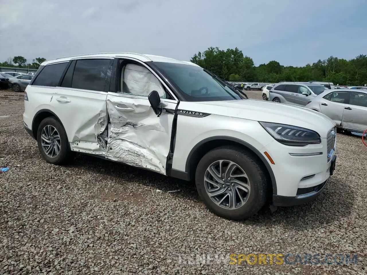 4 Photograph of a damaged car 5LM5J6XC3MGL06086 LINCOLN AVIATOR 2021