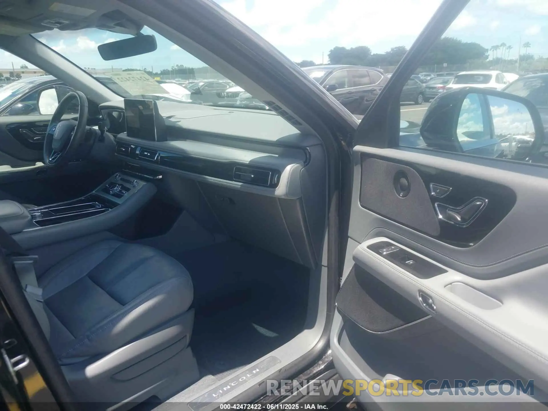 5 Photograph of a damaged car 5LM5J7WC0MGL12385 LINCOLN AVIATOR 2021