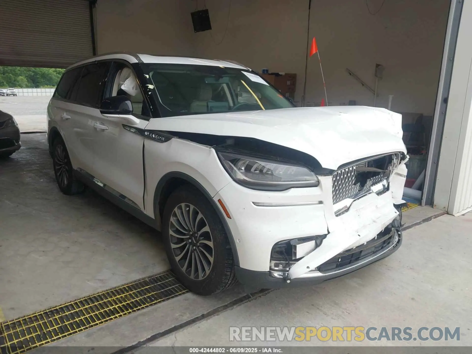 1 Photograph of a damaged car 5LM5J7WC3MGL00411 LINCOLN AVIATOR 2021