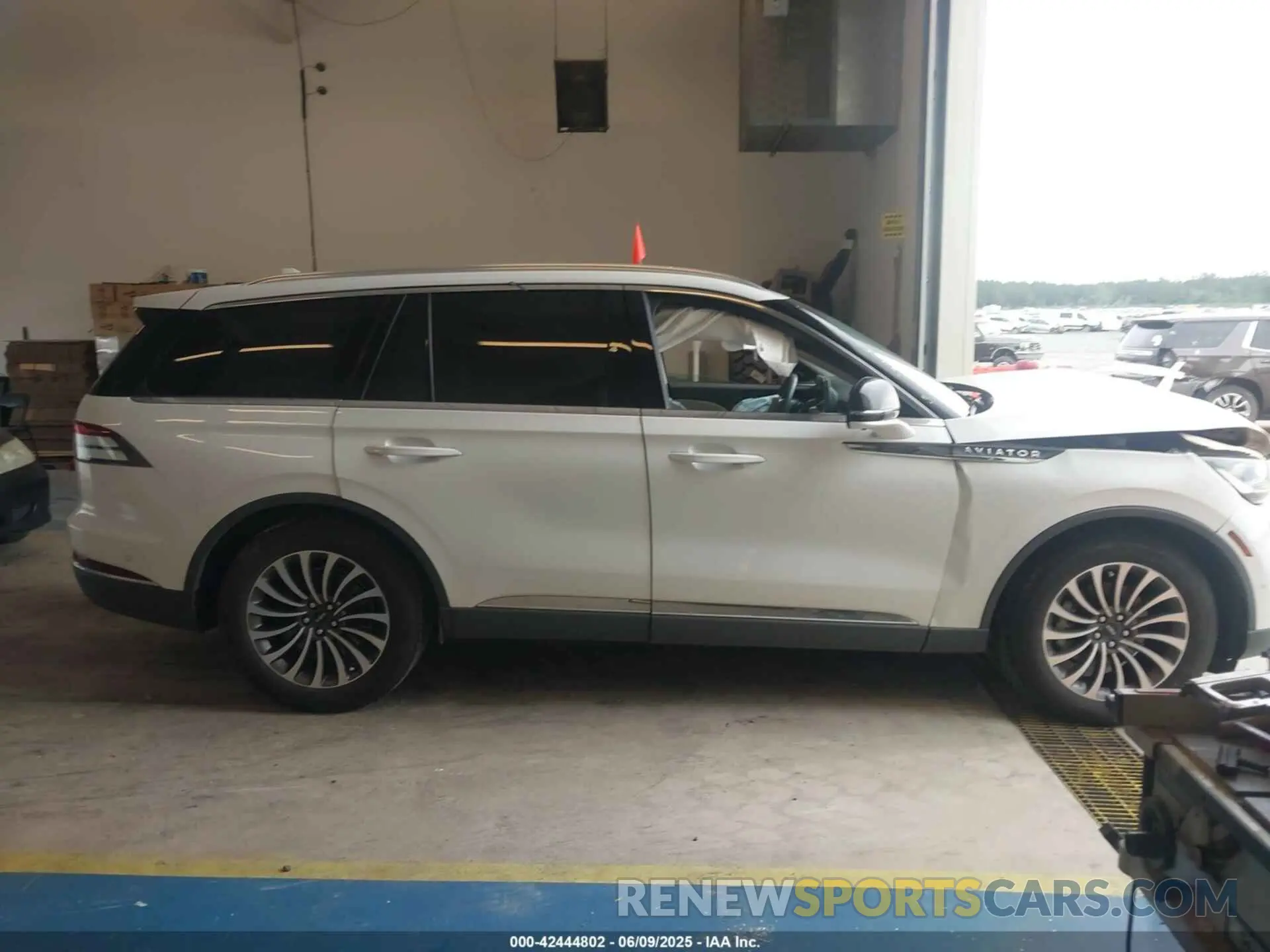 13 Photograph of a damaged car 5LM5J7WC3MGL00411 LINCOLN AVIATOR 2021