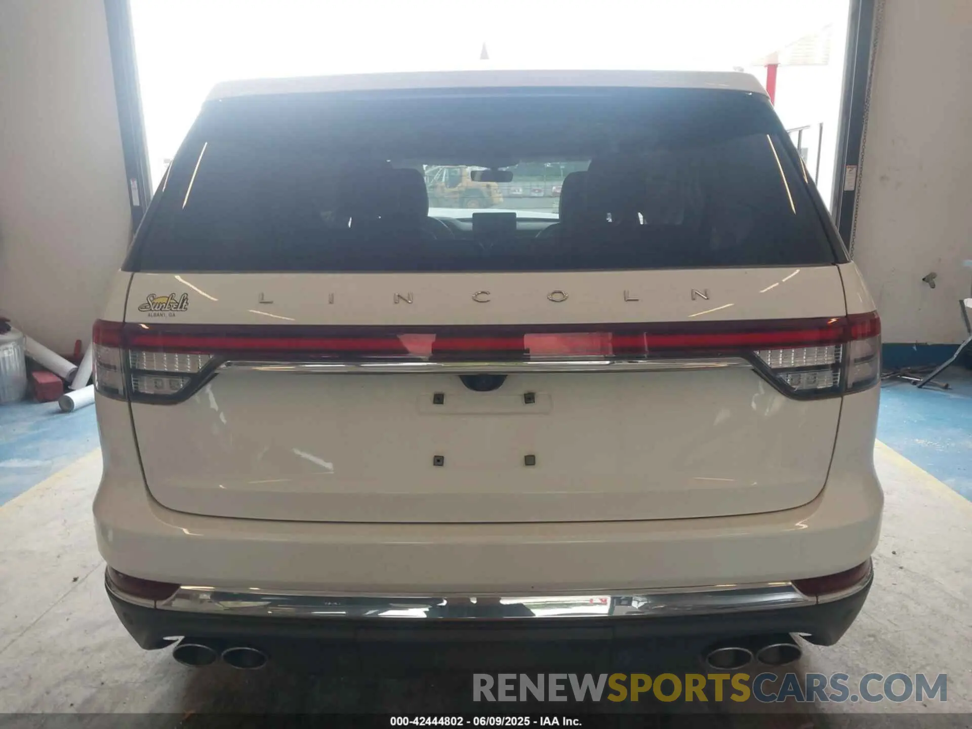 16 Photograph of a damaged car 5LM5J7WC3MGL00411 LINCOLN AVIATOR 2021