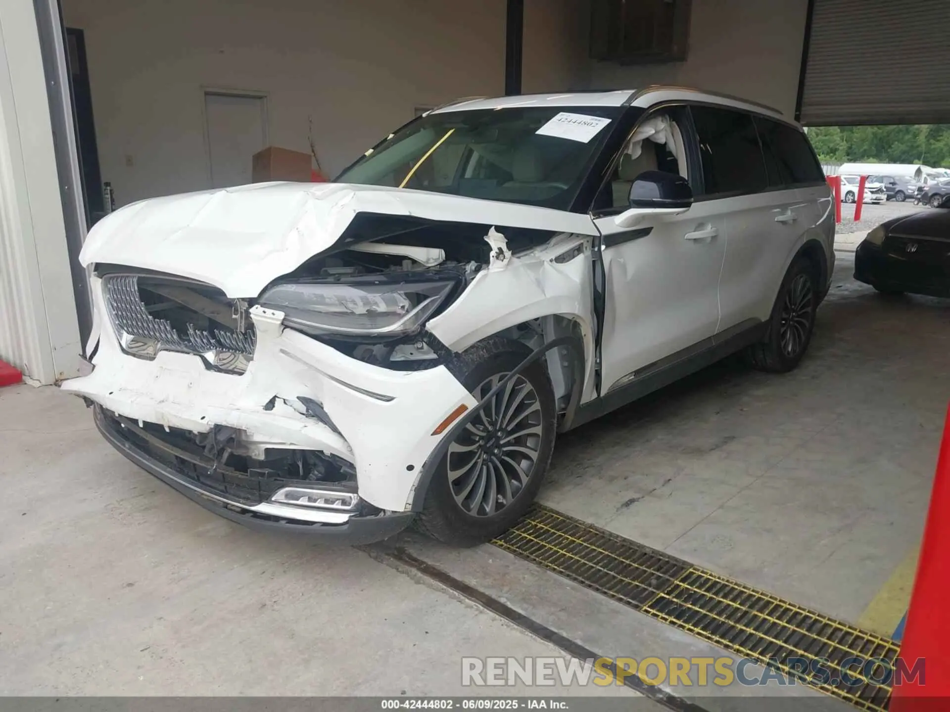 2 Photograph of a damaged car 5LM5J7WC3MGL00411 LINCOLN AVIATOR 2021