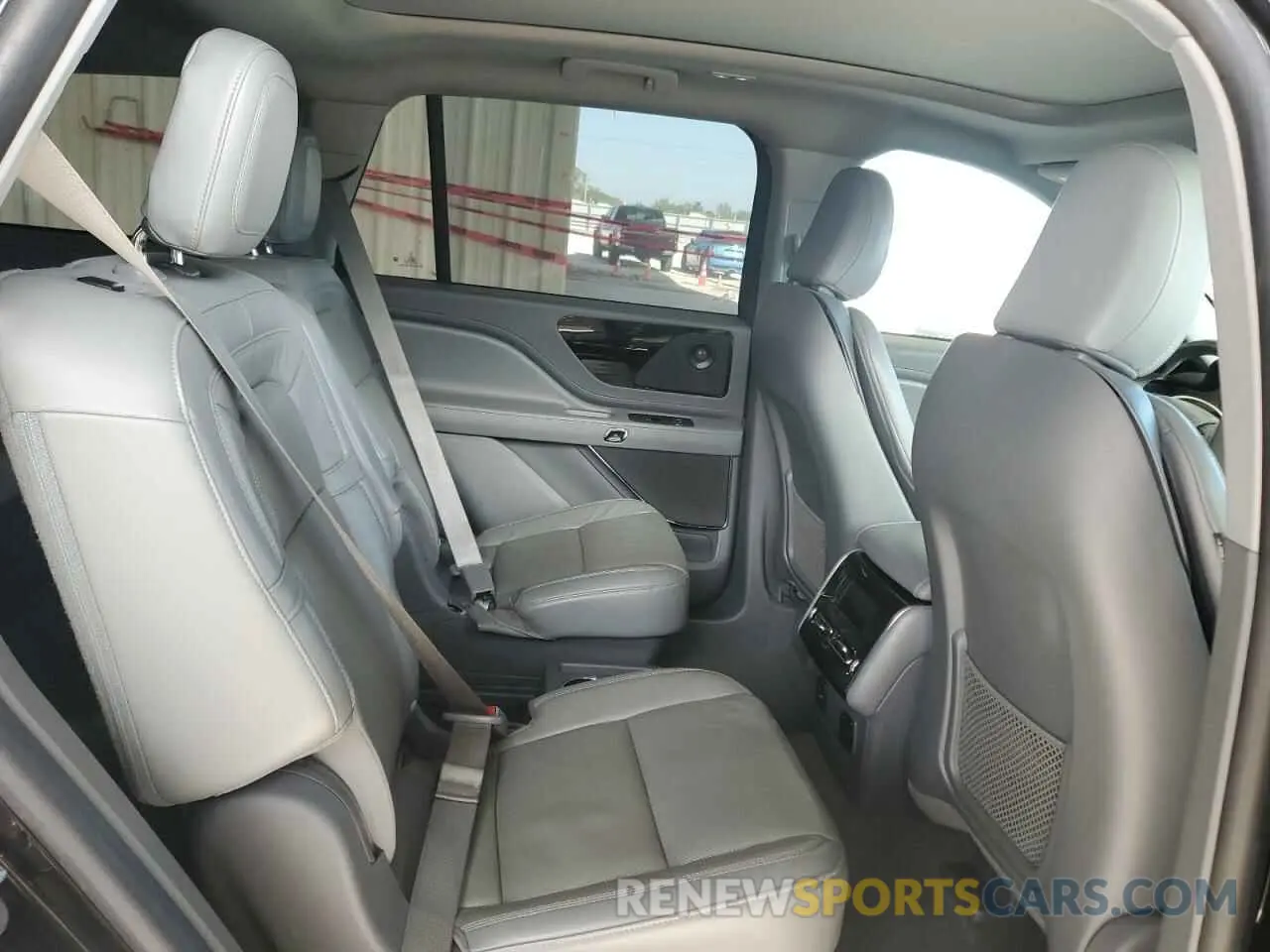 11 Photograph of a damaged car 5LM5J7WC5MGL17470 LINCOLN AVIATOR 2021
