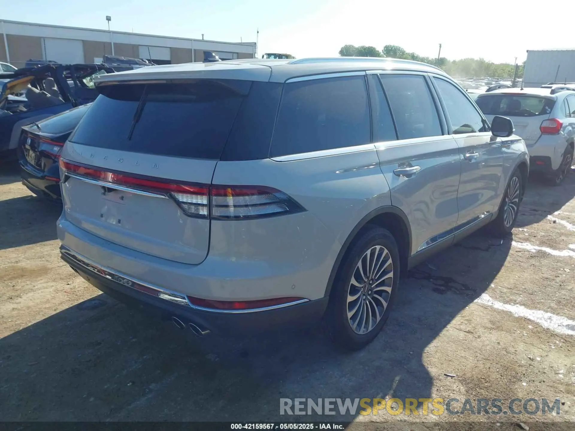 4 Photograph of a damaged car 5LM5J7WC6MGL12195 LINCOLN AVIATOR 2021