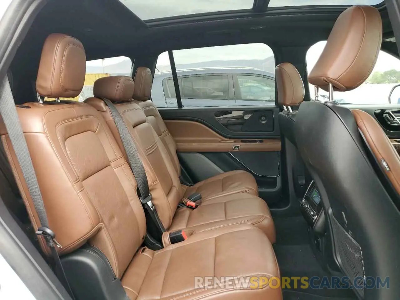 11 Photograph of a damaged car 5LM5J7WCXMGL02334 LINCOLN AVIATOR 2021
