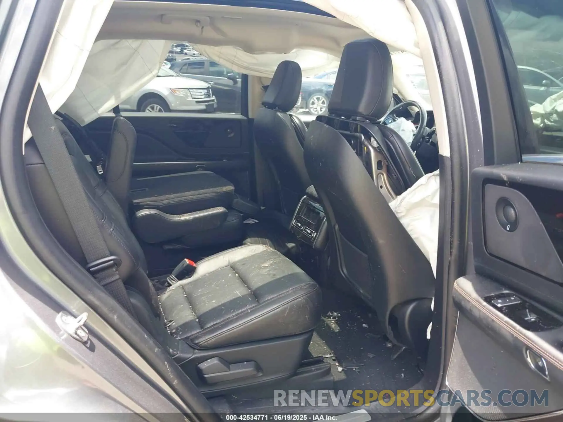 8 Photograph of a damaged car 5LM5J7XC3MGL06451 LINCOLN AVIATOR 2021