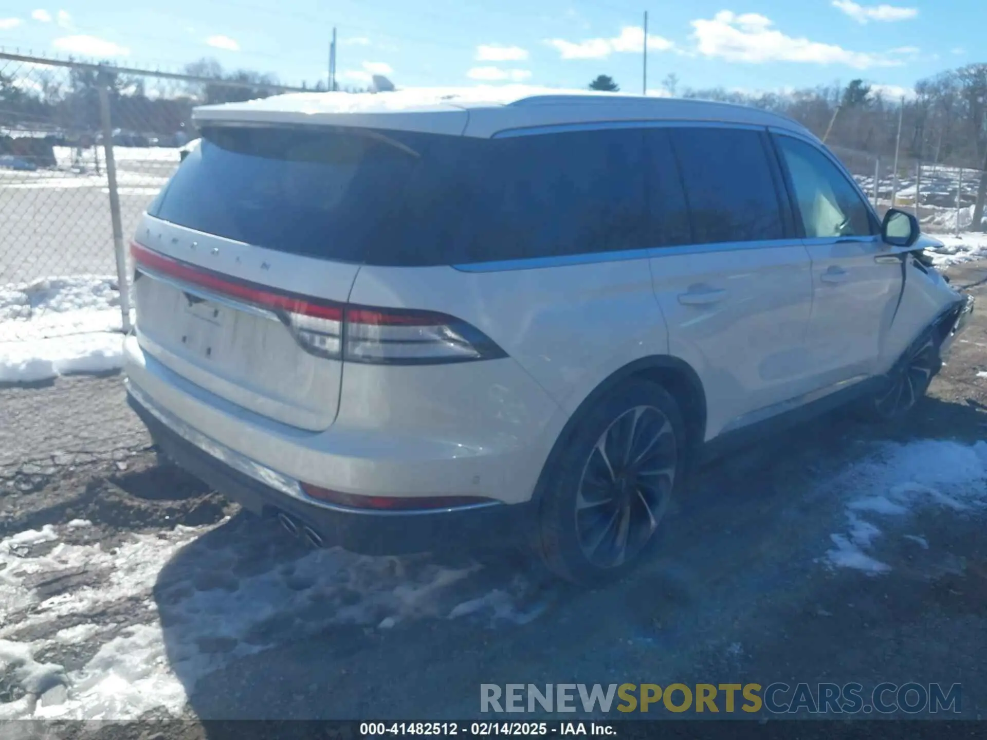 4 Photograph of a damaged car 5LM5J7XC3MGL08085 LINCOLN AVIATOR 2021