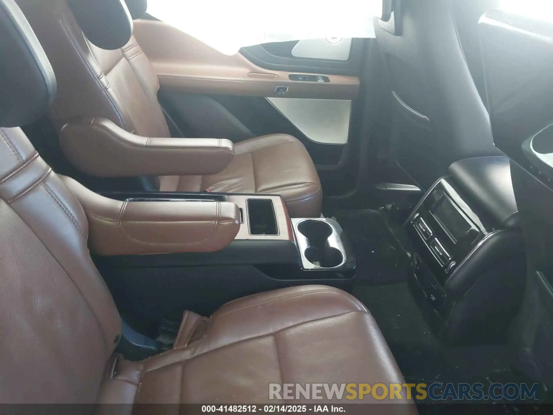 8 Photograph of a damaged car 5LM5J7XC3MGL08085 LINCOLN AVIATOR 2021