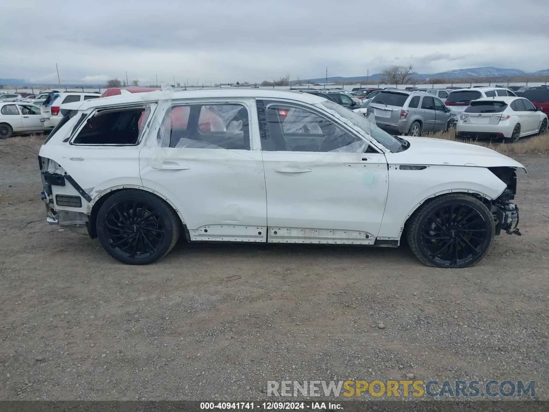 14 Photograph of a damaged car 5LM5J7XC4MGL08385 LINCOLN AVIATOR 2021