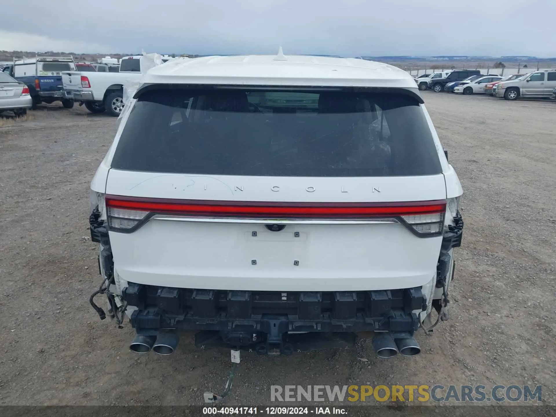 17 Photograph of a damaged car 5LM5J7XC4MGL08385 LINCOLN AVIATOR 2021