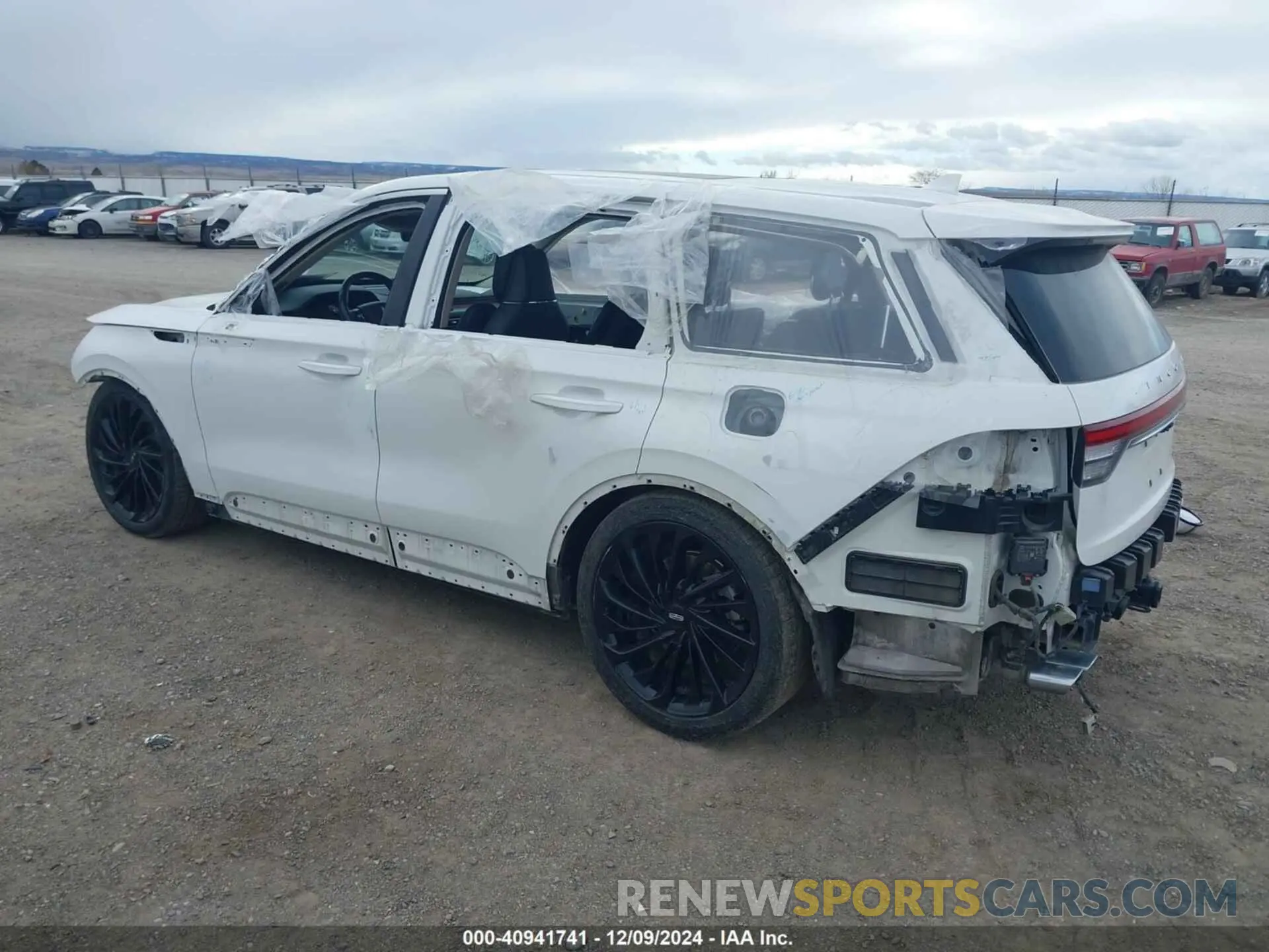 3 Photograph of a damaged car 5LM5J7XC4MGL08385 LINCOLN AVIATOR 2021