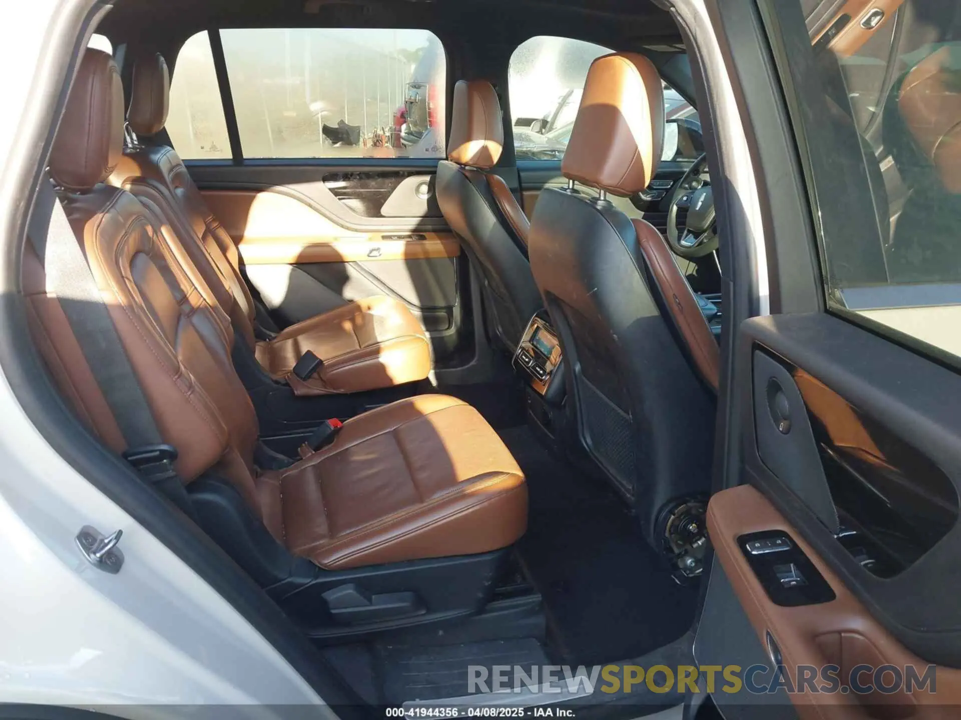 8 Photograph of a damaged car 5LM5J7XC5MGL02577 LINCOLN AVIATOR 2021