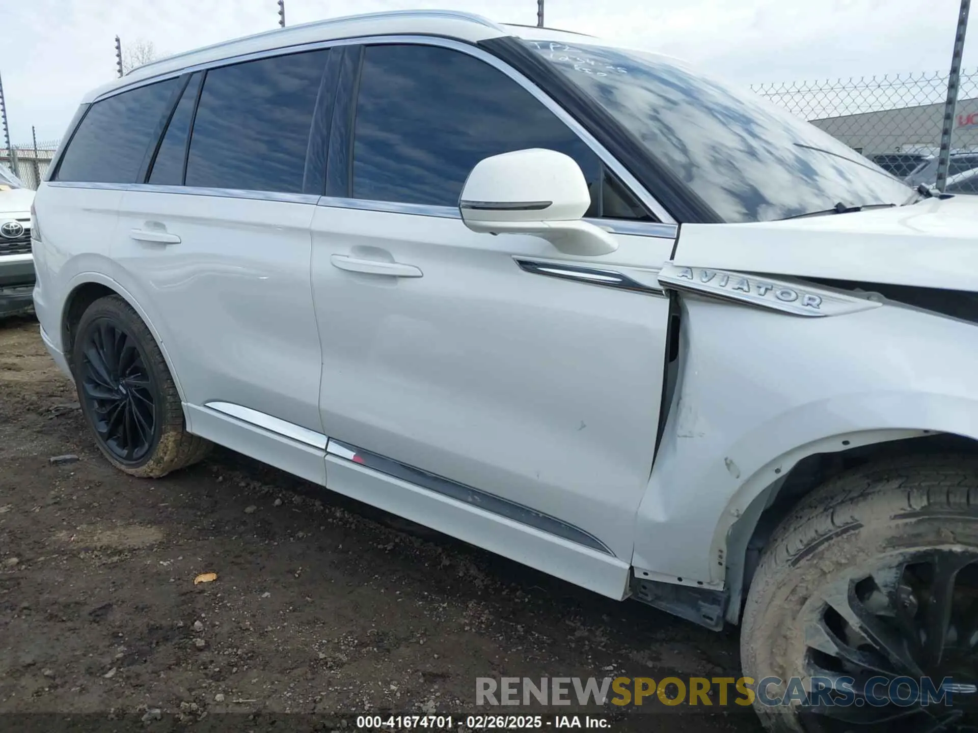 14 Photograph of a damaged car 5LM5J7XC5MGL18763 LINCOLN AVIATOR 2021