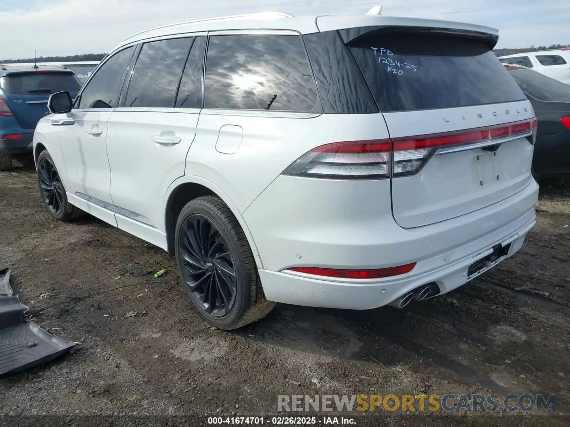 3 Photograph of a damaged car 5LM5J7XC5MGL18763 LINCOLN AVIATOR 2021