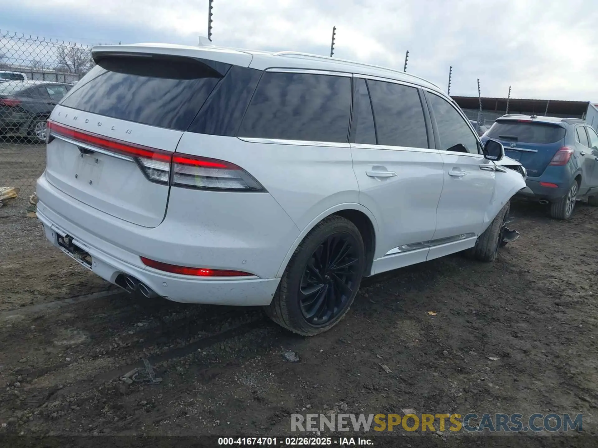 4 Photograph of a damaged car 5LM5J7XC5MGL18763 LINCOLN AVIATOR 2021