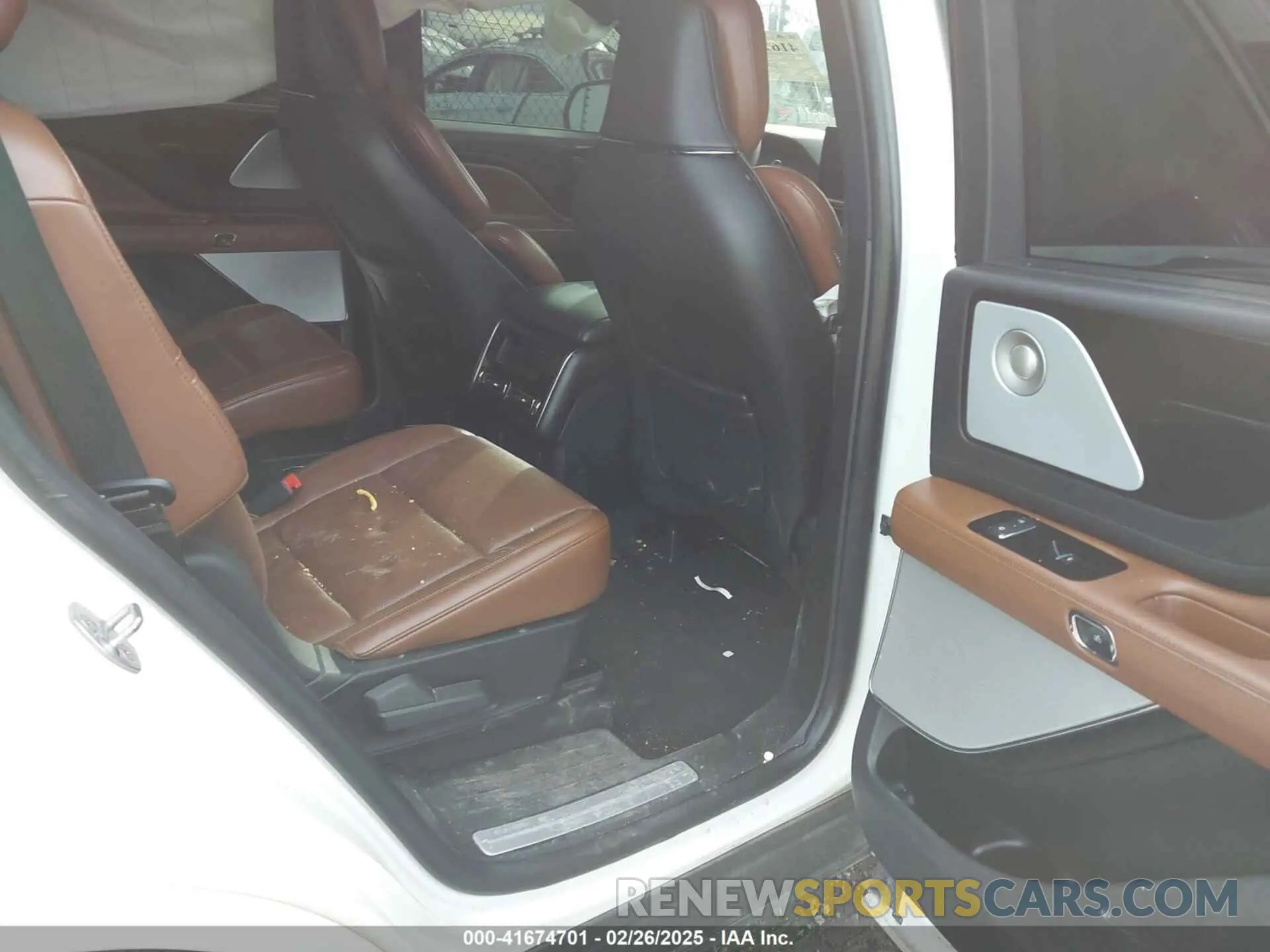 8 Photograph of a damaged car 5LM5J7XC5MGL18763 LINCOLN AVIATOR 2021
