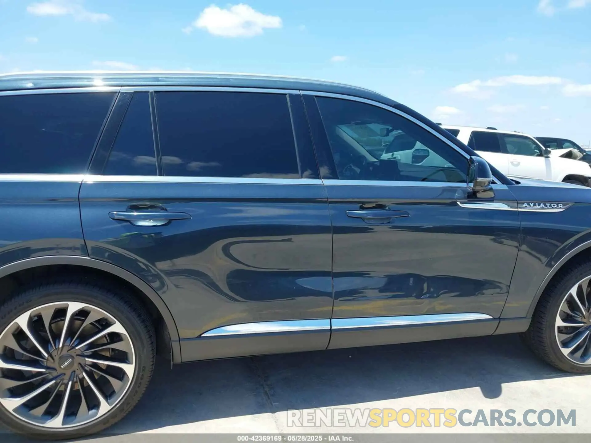 13 Photograph of a damaged car 5LM5J7XC6MGL09277 LINCOLN AVIATOR 2021