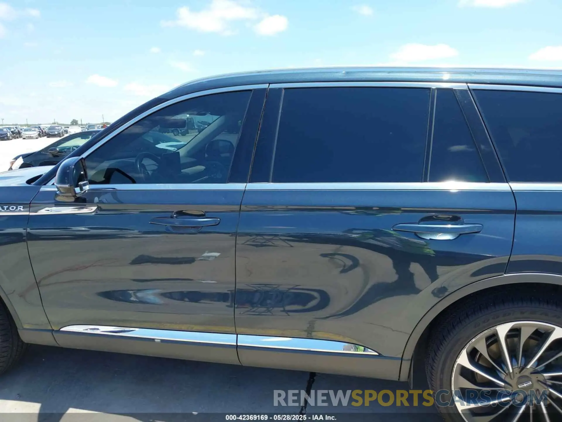 14 Photograph of a damaged car 5LM5J7XC6MGL09277 LINCOLN AVIATOR 2021